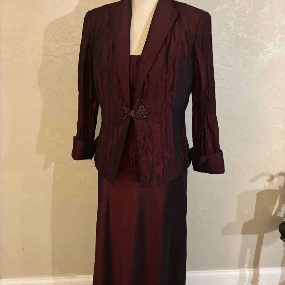 Elegant Formal Cachet Burgundy/Wine Gown w/ Matching Jacket set Sz 10